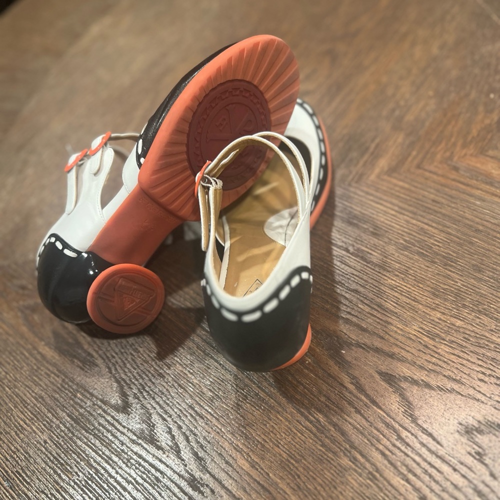 Stylish Black and White Mary Jane Flats - Picture 5 of 6